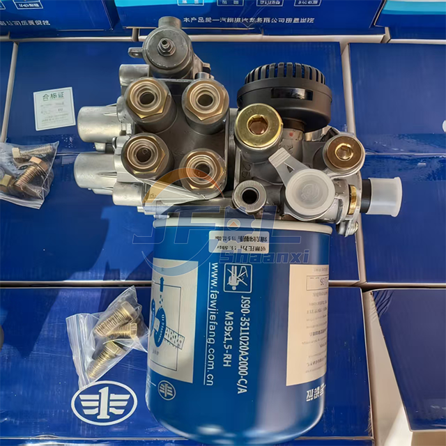 3515020-DY799WA 空气干燥器总成 解放JH6 (8)