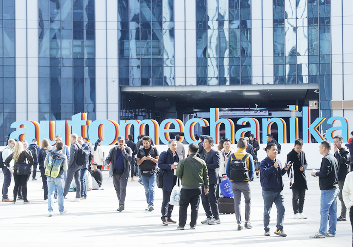 Join Forces To Explore The Future! Customers of Shaanxi Jufeng Delong Trading Co., Ltd. Visited And Signed Intention Orders for Sinotruk HOWO And Shacman Products