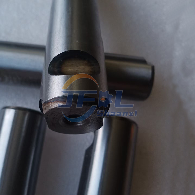 DZ9100520065 后钢板弹簧销 (6)