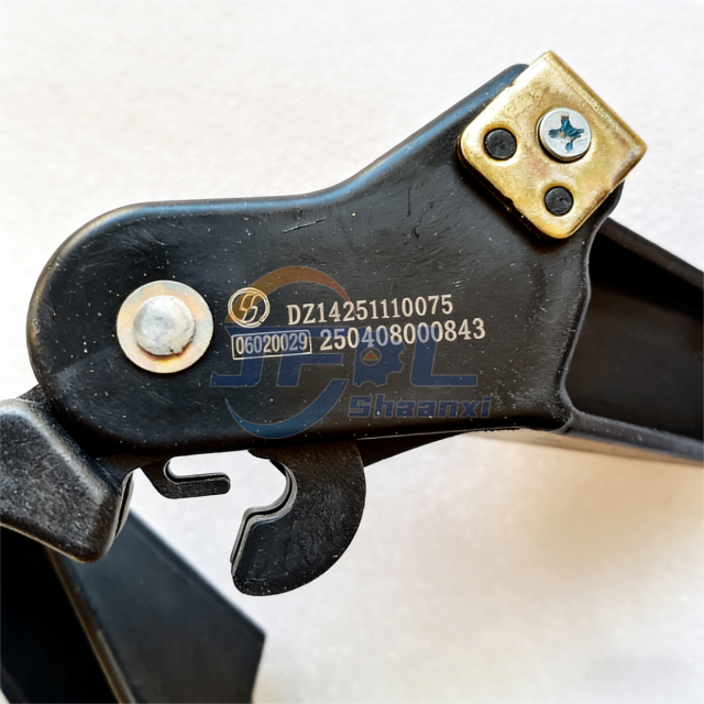 Shacman X3000 Panel Lock Handle Assembly //Opening Handle Assembly// Face Shield Lock Pull Handle DZ14251110075