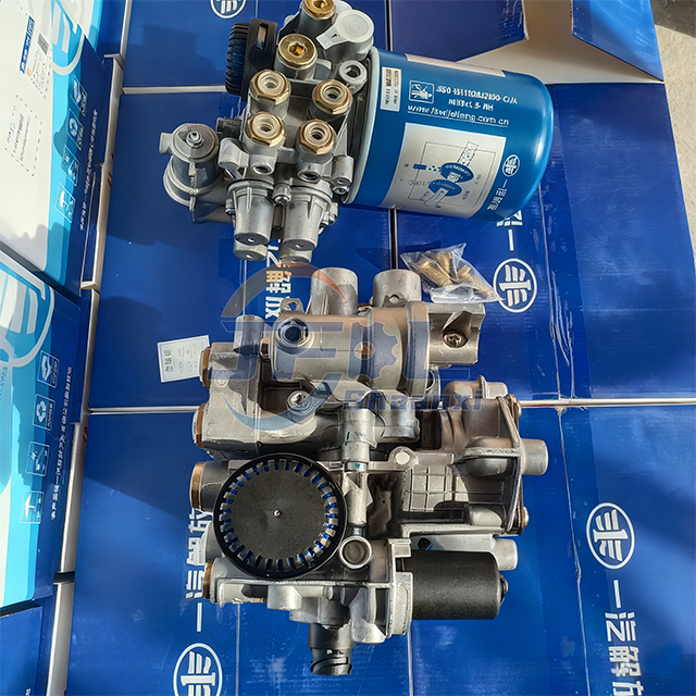 Air Dryer Assembly Engine Spare Parts for FAW Jiefang JH6 Air Dryer Assembly 3515020-DY799WA