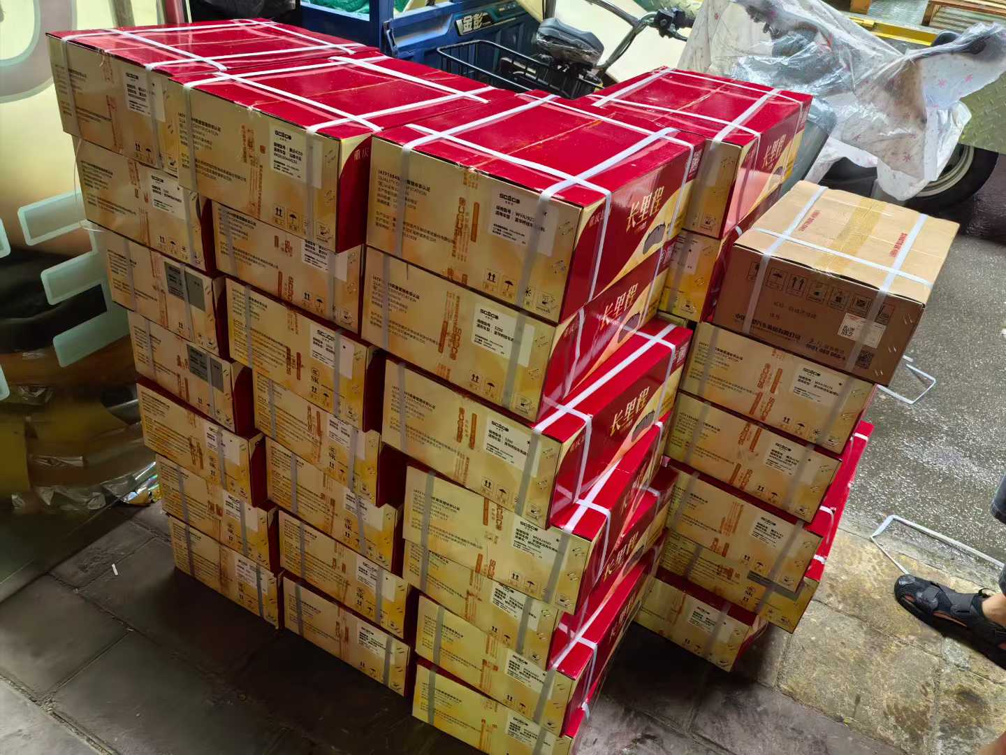 مصنع توريد Dongfeng Cummins EQ1141/EQ5118/EQ1118GA/EQ2102 أنبوب انتقالي للسحب A3960913