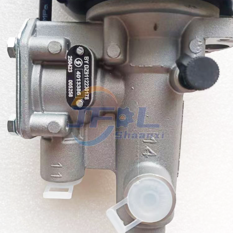 Heavy Duty Truck Parts Shacman F3000 X3000 X5000 X6000 M3000 M6000 L3000 DZ9112230178 Clutch Booster Clutch Assist Cylinder