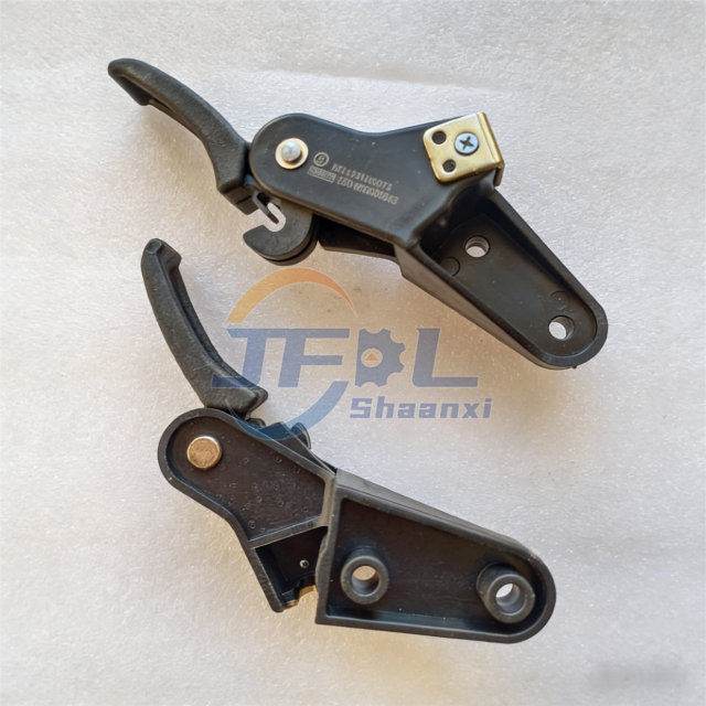 Shacman X3000 Panel Lock Handle Assembly //Opening Handle Assembly// Face Shield Lock Pull Handle DZ14251110075