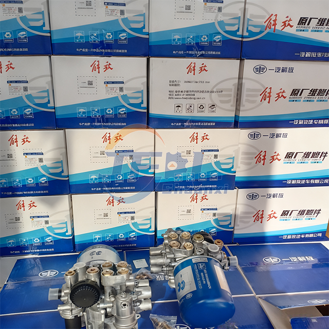 3515020-DY799WA 空气干燥器总成 解放JH6 (4)
