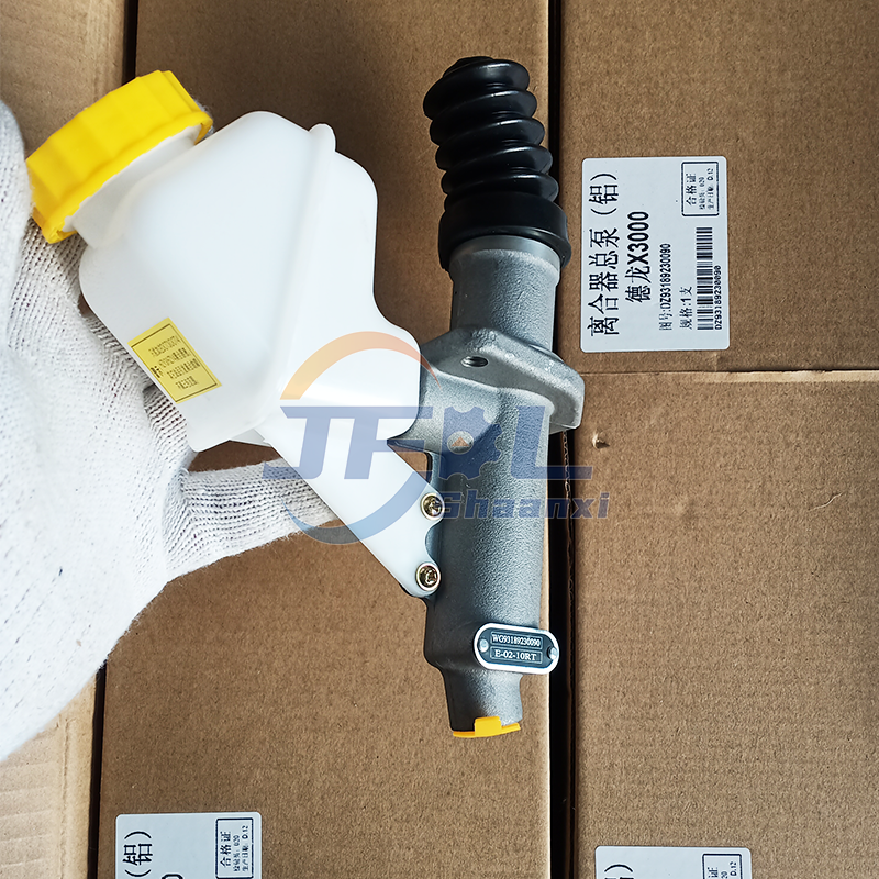 DZ93189230090 离合器总泵及储液罐总成 (3)