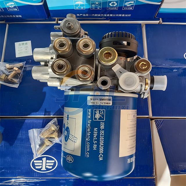 3515020-DY799WA 空气干燥器总成 解放JH6 (3)