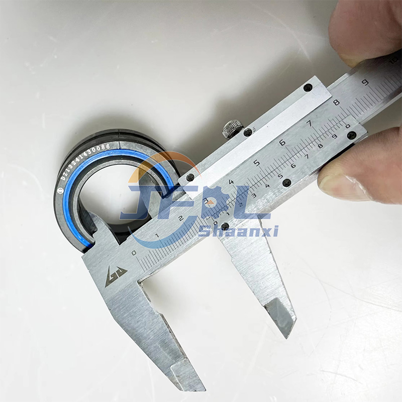 翻转轴轴承3 DZ13241430086