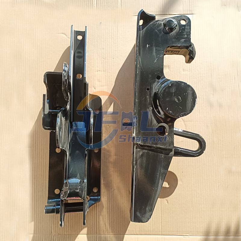 Shacman Delong F3000 Tilting Shaft Right Support Assembly/Tilting Bumper Right Bracket 81.41720.5340