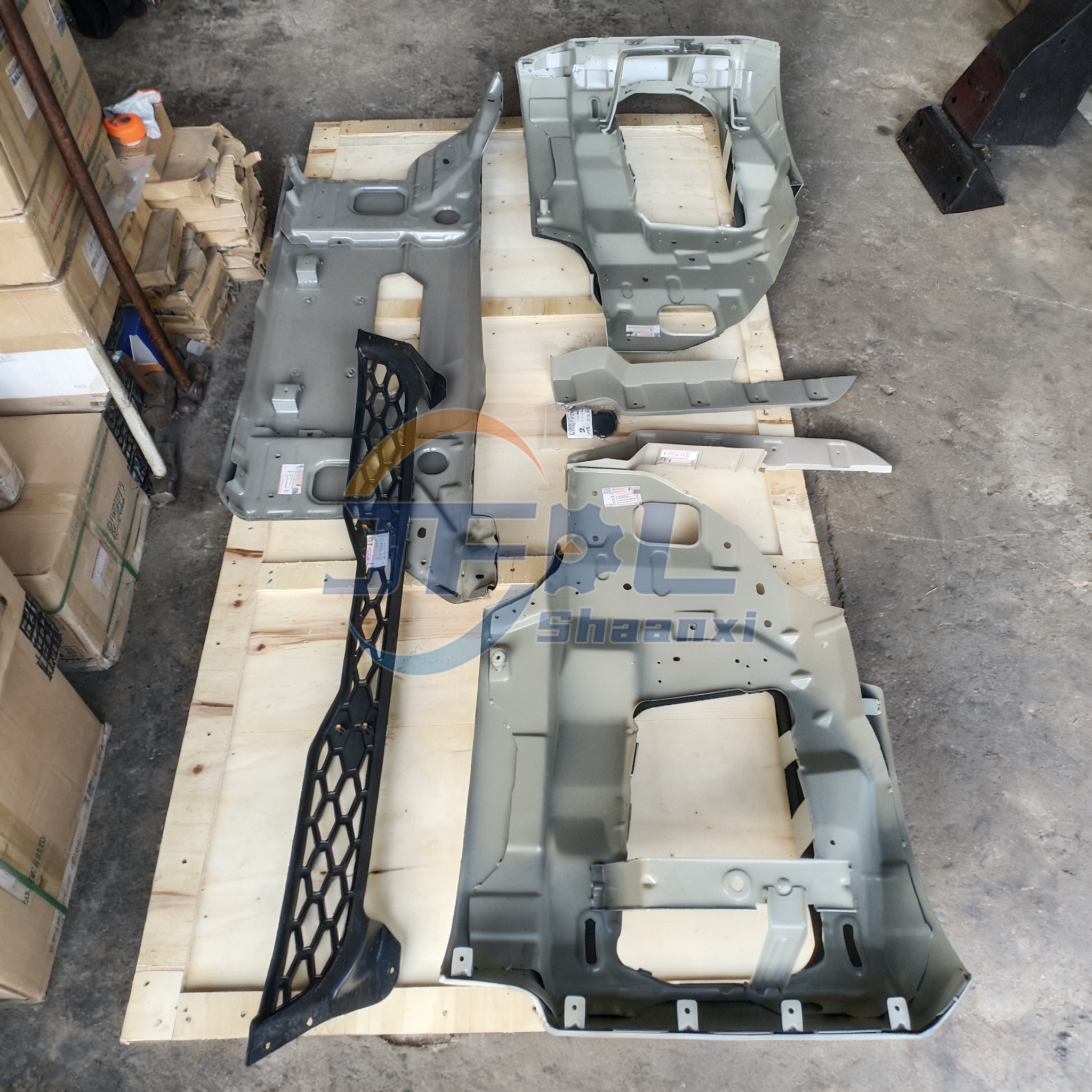 Shacman Bumper Sub-assembly Assembly /2019 Model / Cooled Wide / Light Mesh DZ97259624150 DZ97259624040 DZ97259624030 DZ97259624050 DZ97259624004 DZ97259624010 DZ97259624008 DZ97259624007