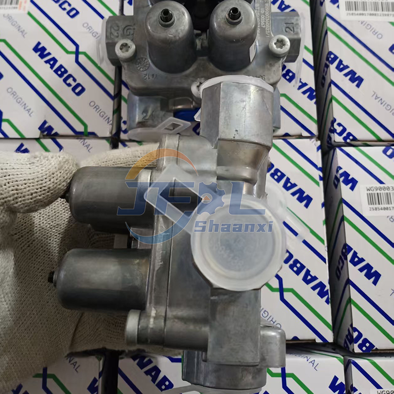 WG9000360523 四回路保护阀 (2)