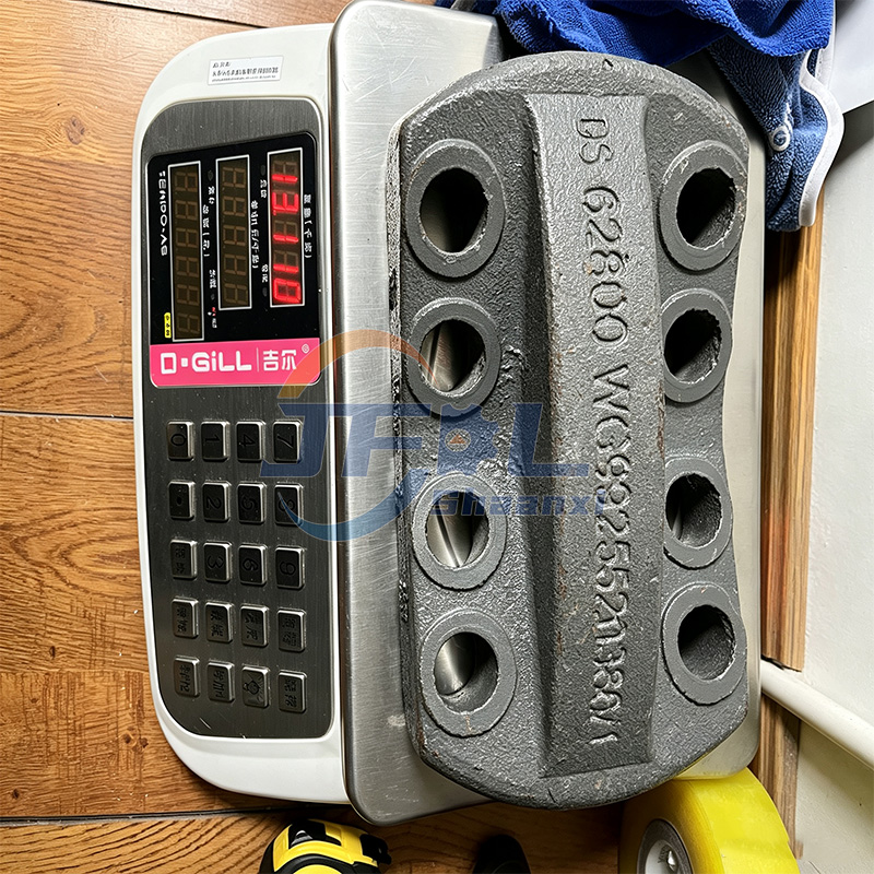Heavy-Duty Truck Rear Leaf Spring Press Block AZ9925520366 for HOWO 7 A7 T7H TH7 Trucks 