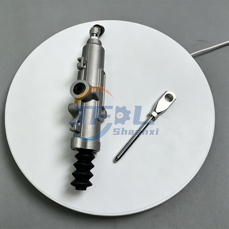SINOTRUK HOWO A7 T7H SHACMAN Delong F2000 F3000 X3000 Truck Spare Parts Clutch Master Cylinder Assembly 16042520800
